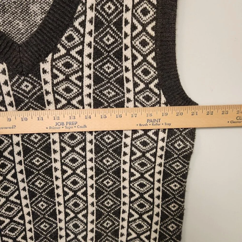Nicole Miller V-Neck Vest Sweater Gray Black White‎ Diamond Pattern Medium NEW